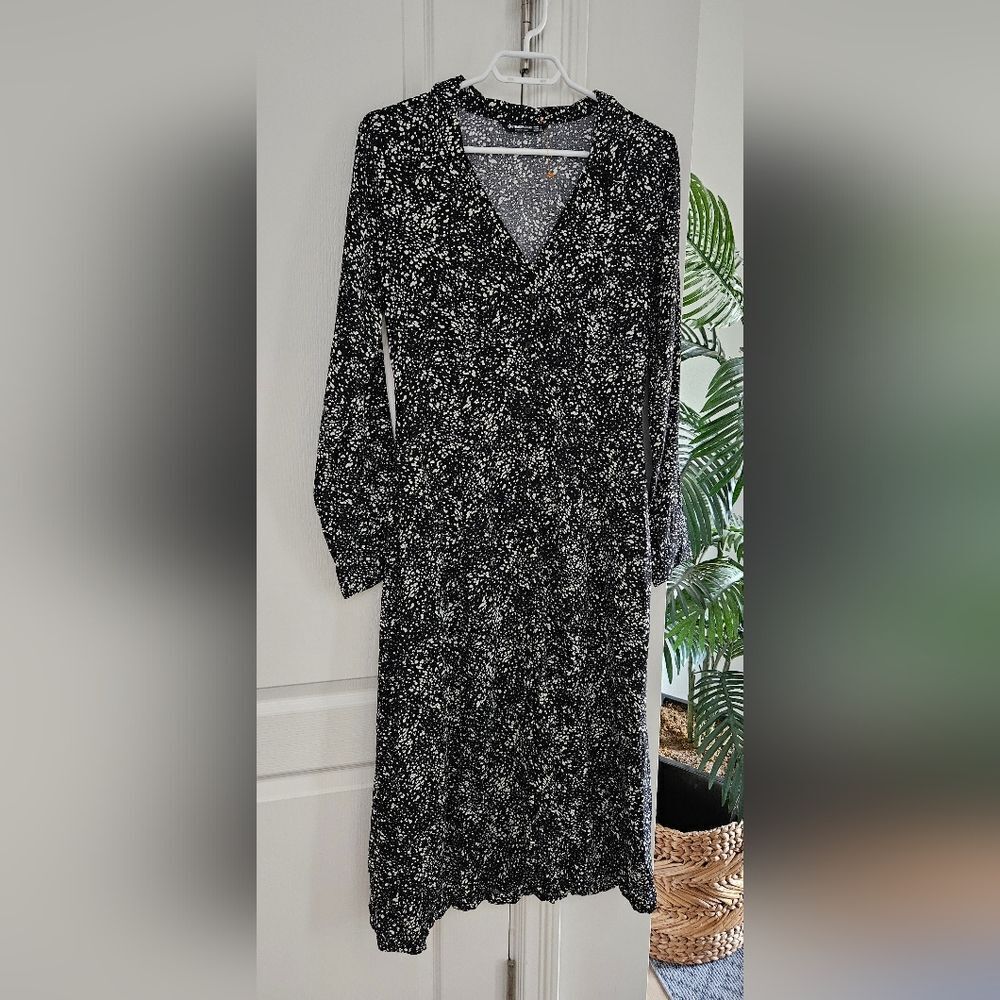 stradivarius Black and White Speckled Long Sleeve Midi Dress